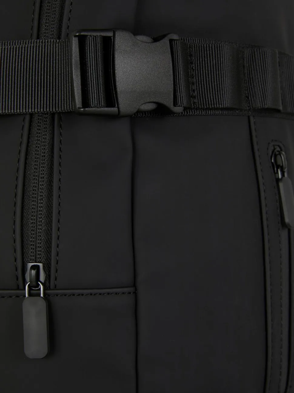 Plecak z praktyczną klamrą