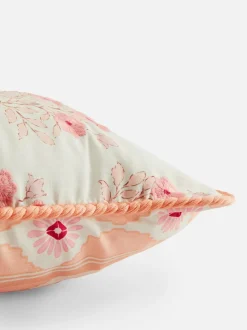 Poduszka w blokowy wzór w kwiaty