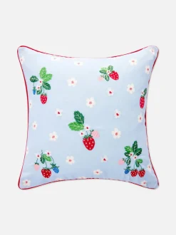 Poduszka ze wzorem w kwiaty i truskawki