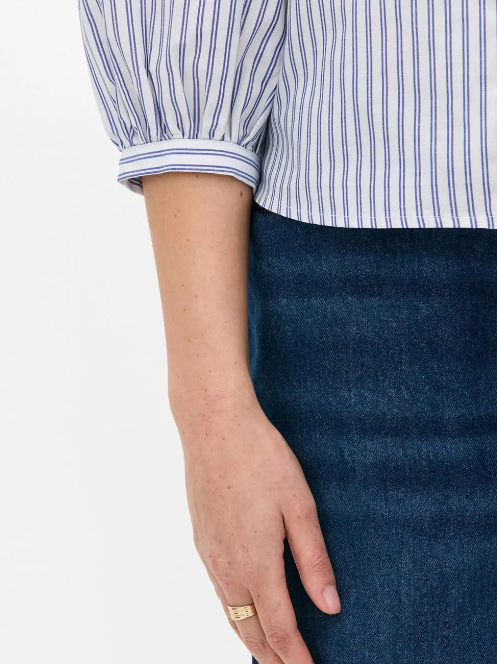 Popelinowa bluzka z bufiastymi rękawami