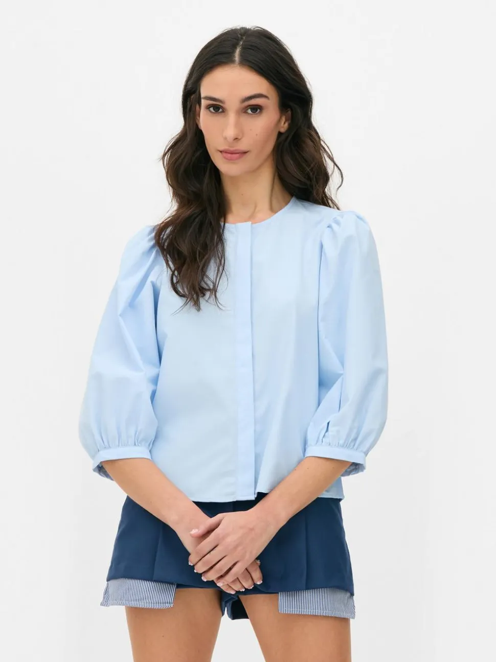 Popelinowa koszula z bufiastymi rękawami