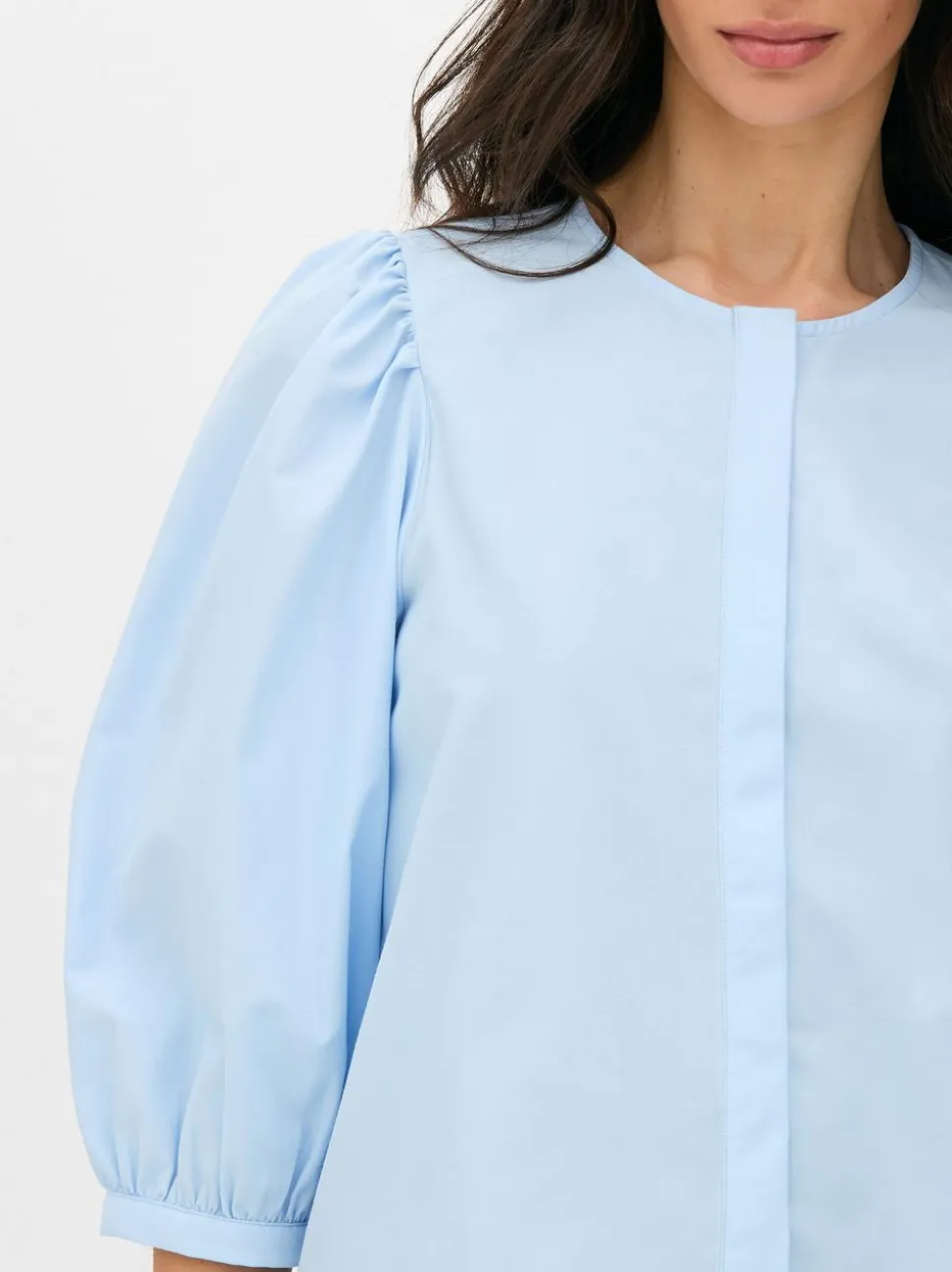 Popelinowa koszula z bufiastymi rękawami