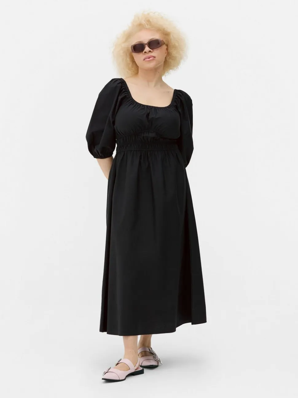 Popelinowa sukienka midi z marszczeniami