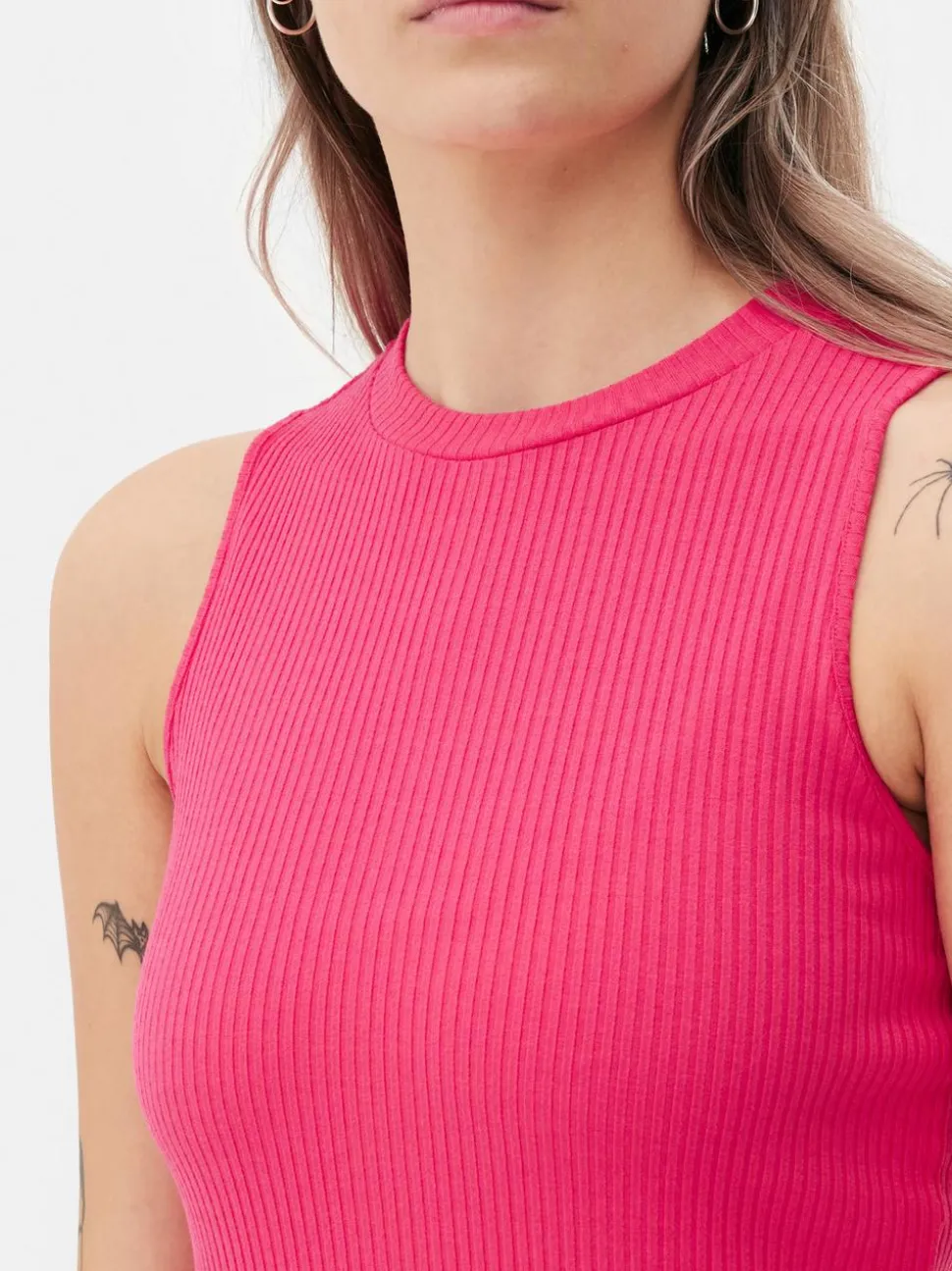 Prążkowana sukienka midi o fasonie bokserki