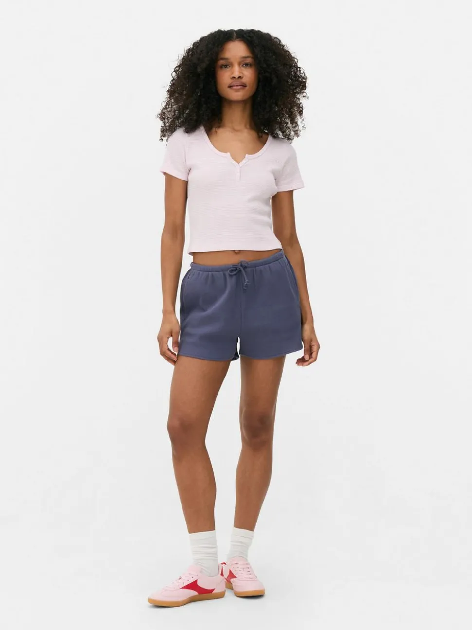 Prążkowany T-shirt typu henley