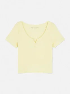 Prążkowany T-shirt typu henley