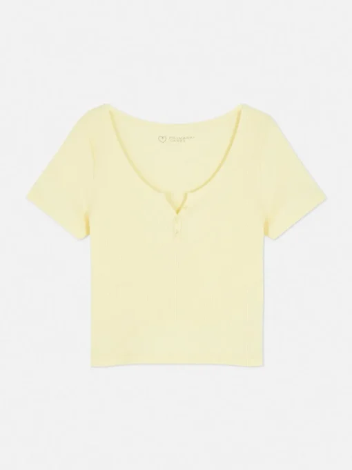 Prążkowany T-shirt typu henley