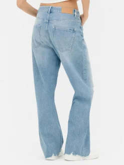 Proste jeansy z efektem znoszenia Paula Echevarría