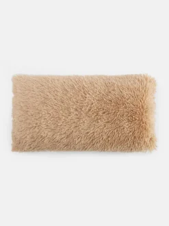 Puszysta podłużna poduszka