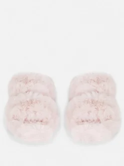 Puszyste kapcie z dwoma paskami