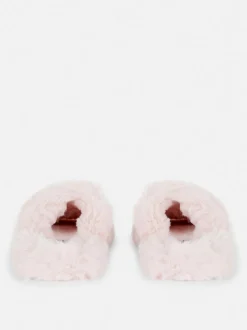 Puszyste kapcie z dwoma paskami