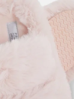 Puszyste kapcie z dwoma paskami