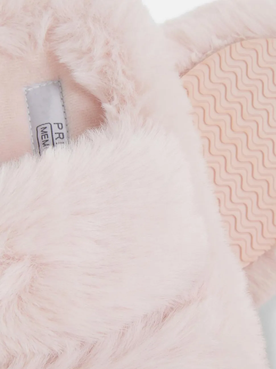 Puszyste kapcie z dwoma paskami