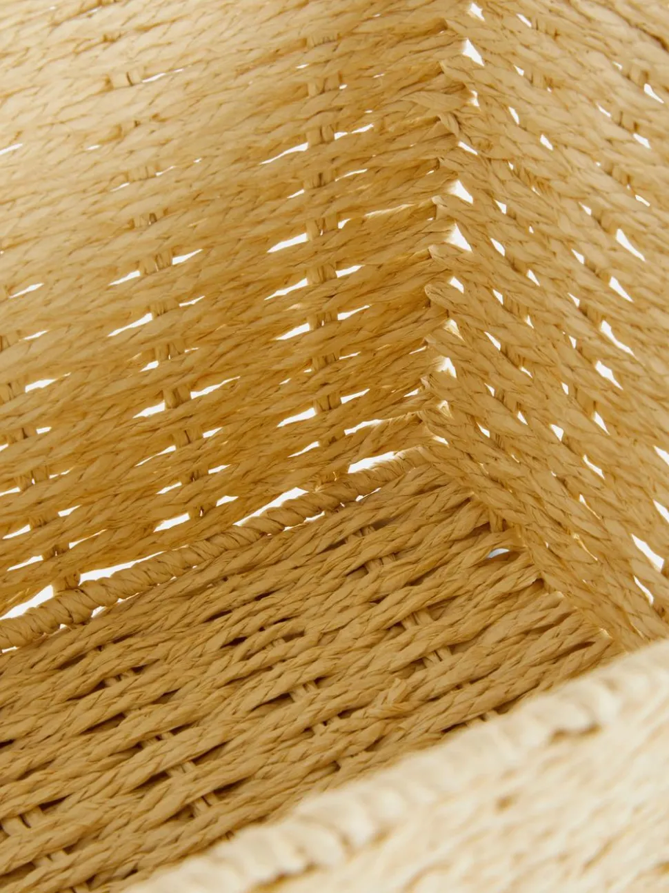 Średni koszyk z papierowej wikliny