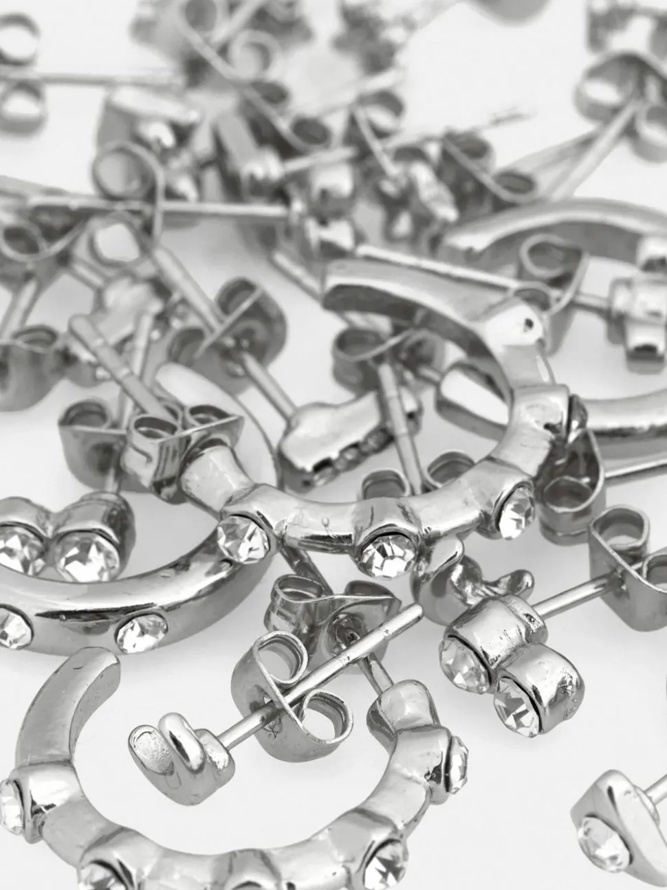 Różne kolczyki sztyfty i kolczyki koła, 15 par