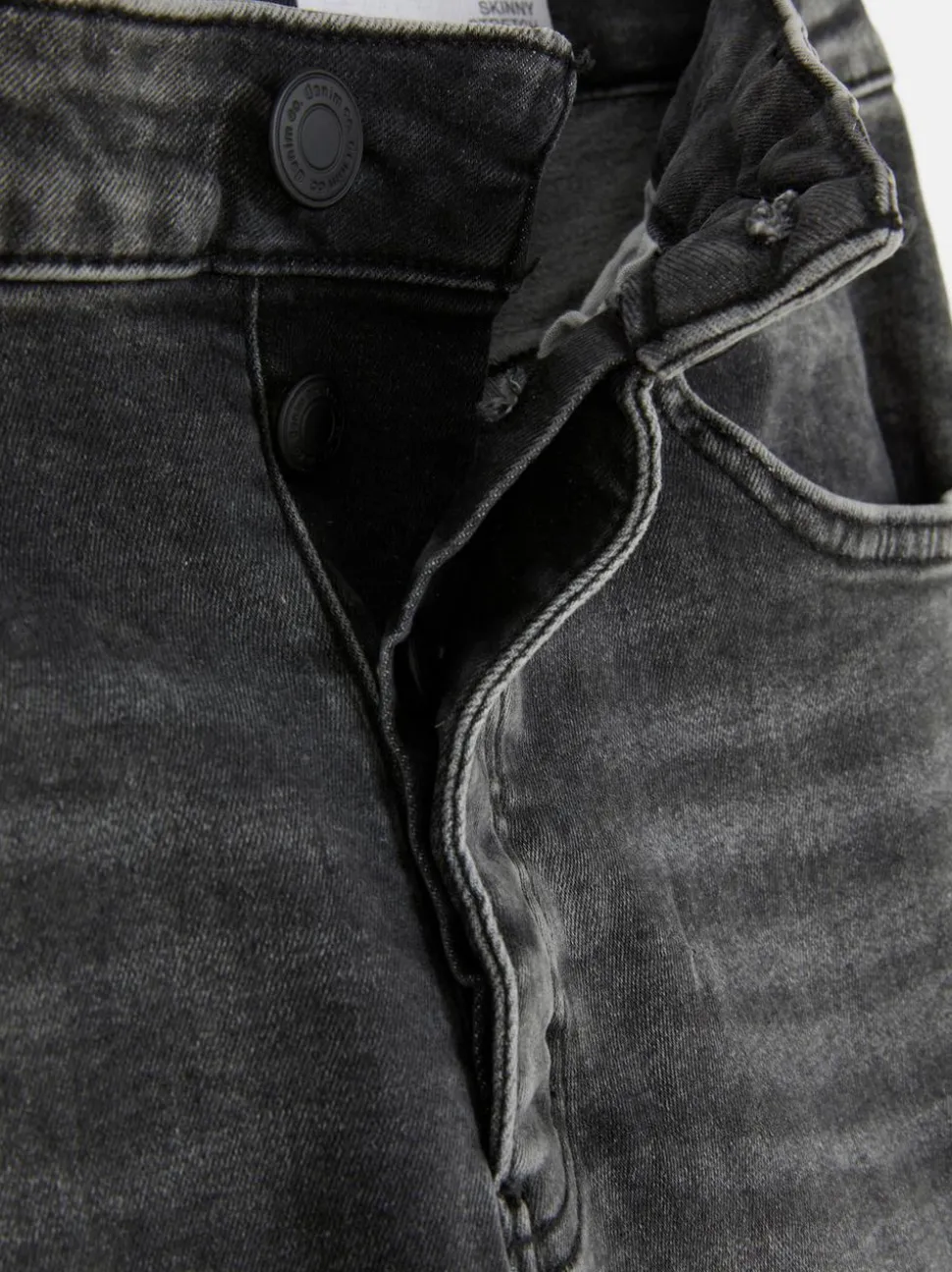 Rozciągliwe jeansy o kroju slim