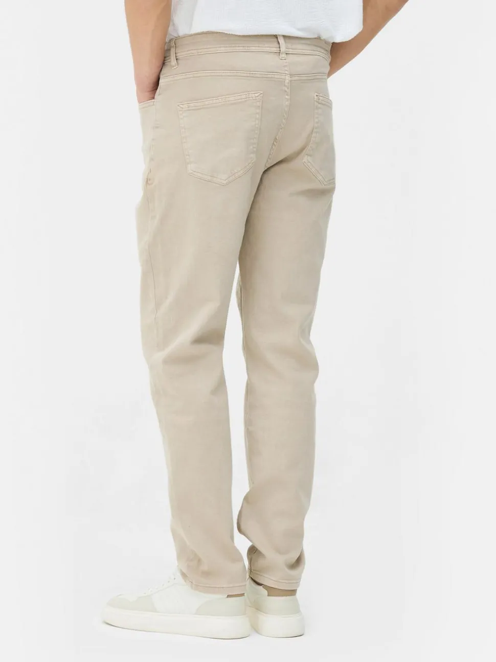 Rozciągliwe jeansy o prostym kroju