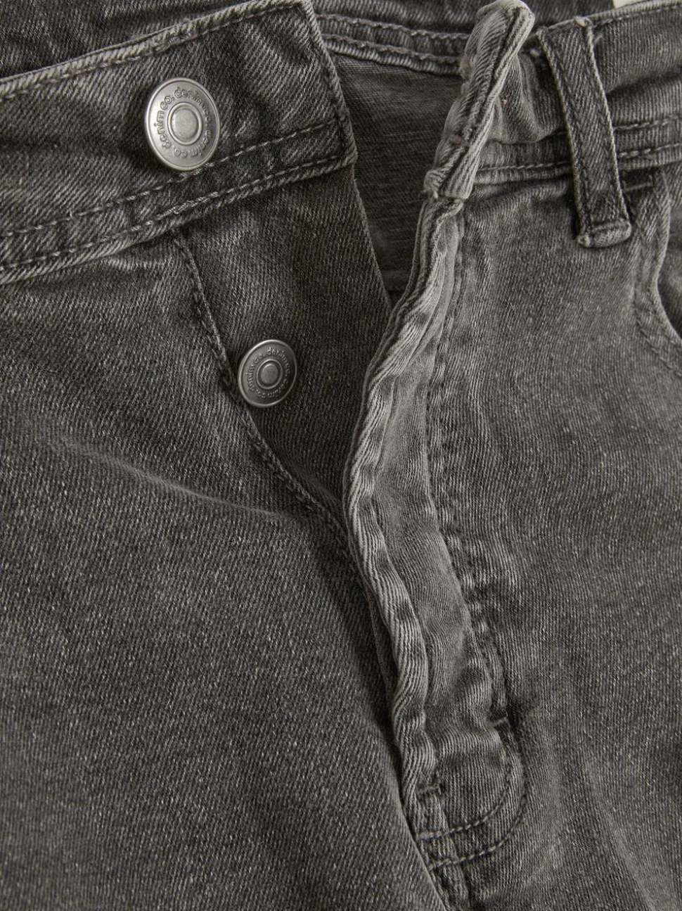 Rozciągliwe jeansy o prostym kroju