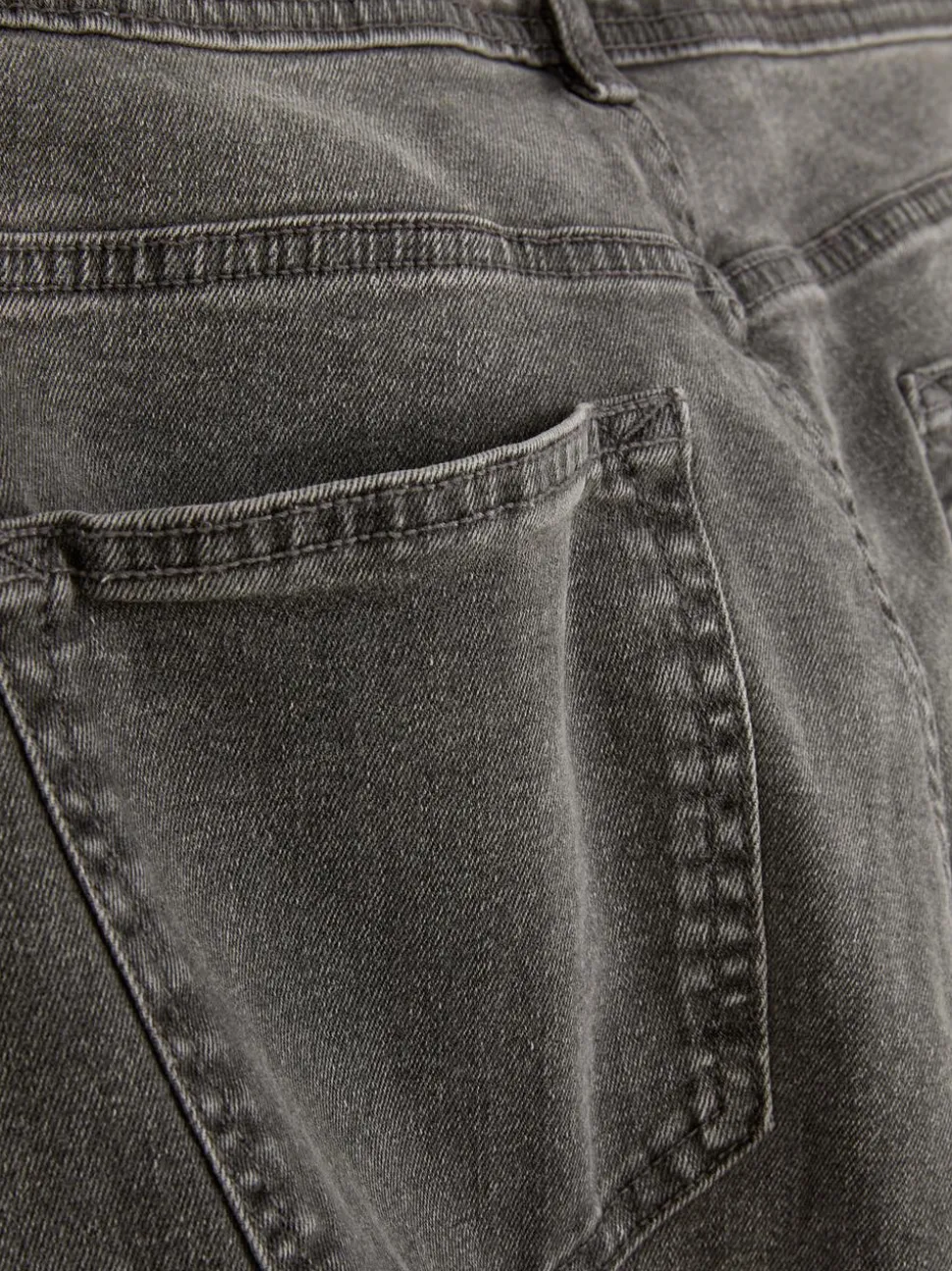 Rozciągliwe jeansy o prostym kroju