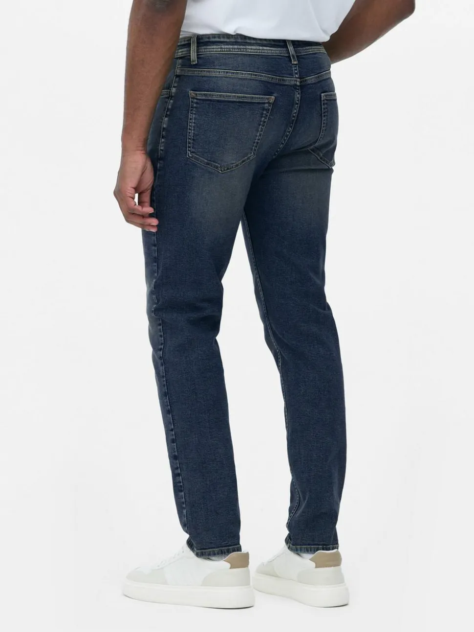 Rozciągliwe jeansy z wąskimi nogawkami