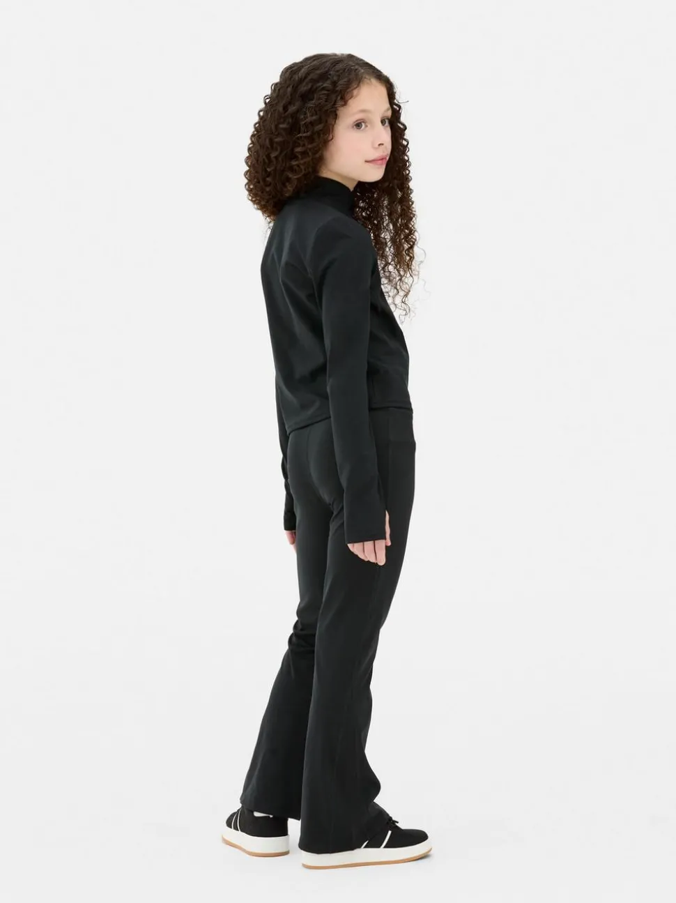 Rozciągliwe legginsy sportowe z rozszerzaną nogawką