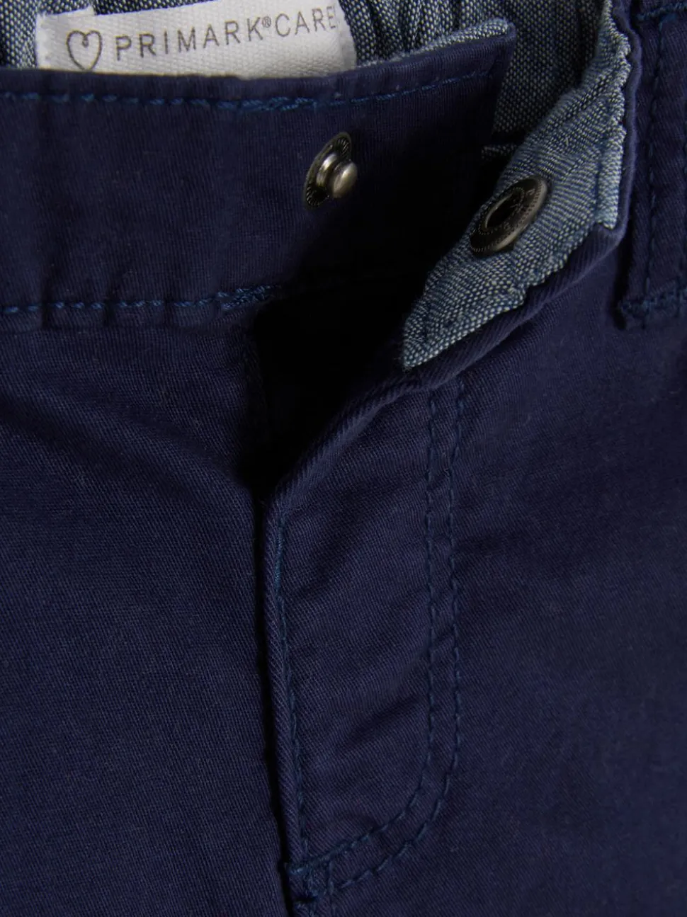 Rozciągliwe spodenki chinosy