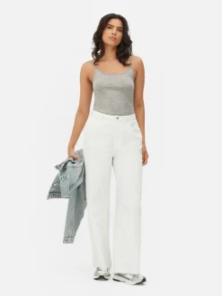 Rozciągliwy top na ramiączkach z głębokim dekoltem