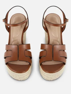 Sandały na koturnie z paskami Paula Echevarría