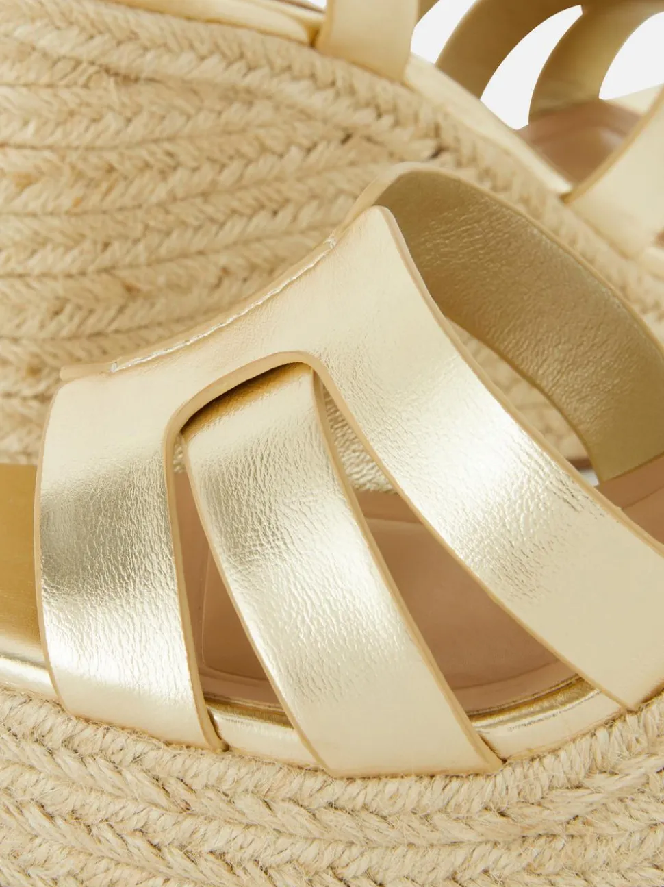 Sandały na koturnie z paskami Paula Echevarría