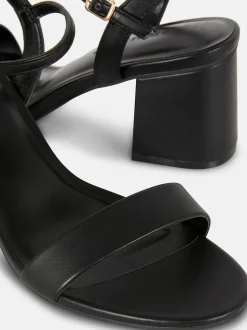 Sandały na obcasie klockowym