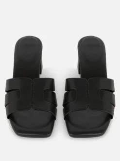 Sandały na obcasie z plecionym paskiem