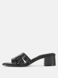 Sandały na obcasie z plecionym paskiem