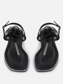 Sandały o szerokim fasonie ze zdobieniami i kwiatem