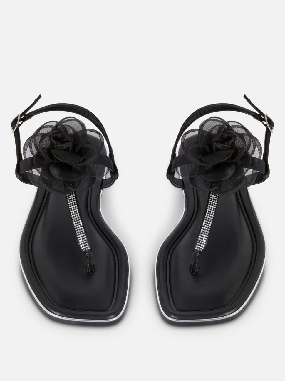Sandały o szerokim fasonie ze zdobieniami i kwiatem