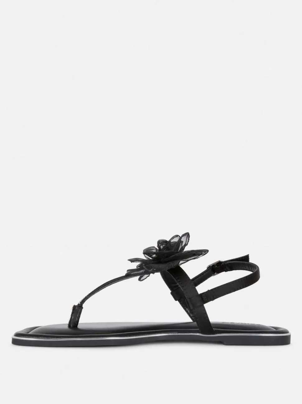 Sandały o szerokim fasonie ze zdobieniami i kwiatem