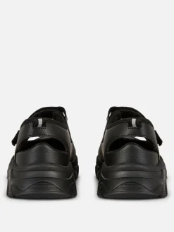 Sandały typu Mary Jane na płaskiej platformie