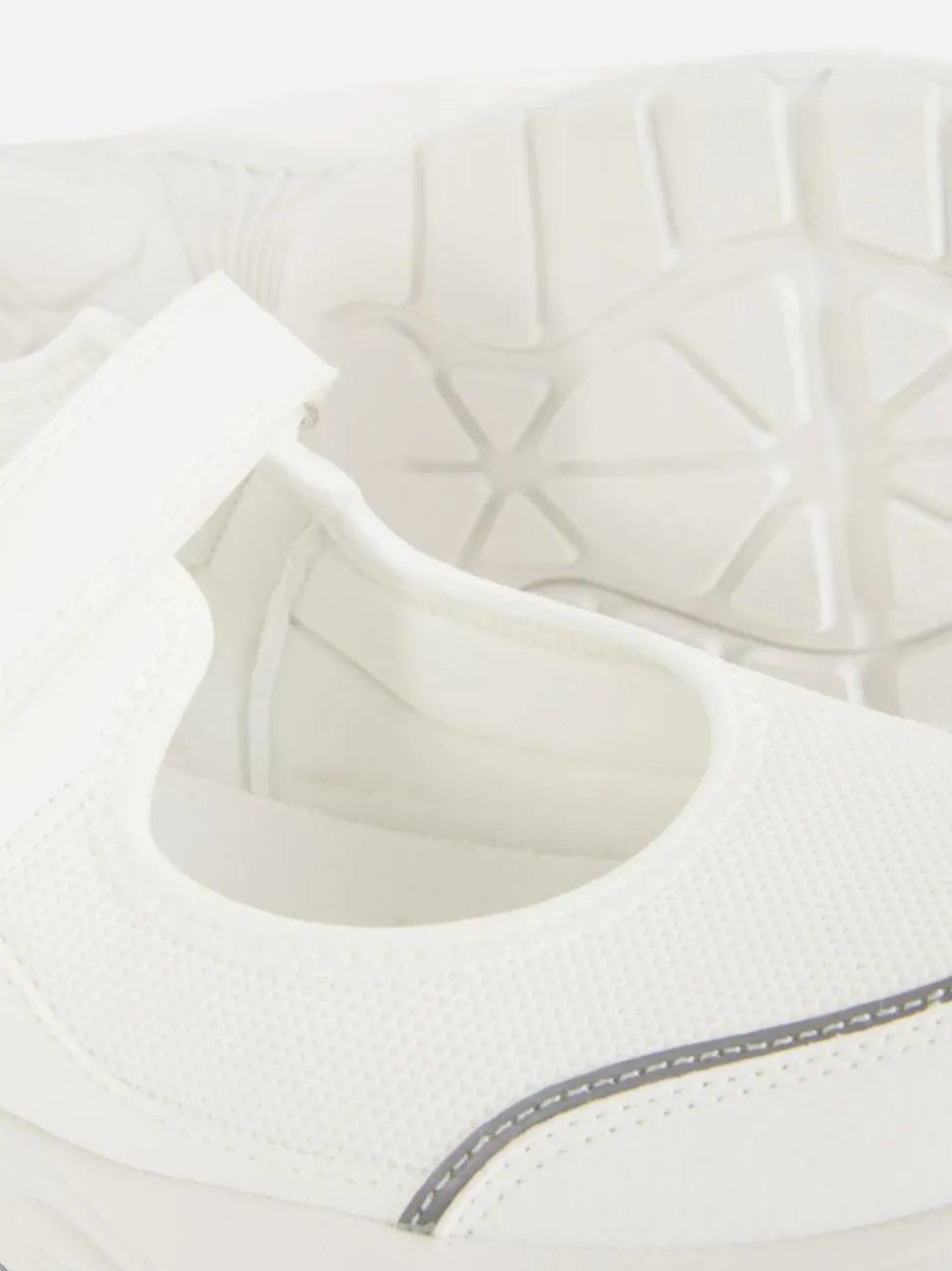 Sandały typu Mary Jane na płaskiej platformie