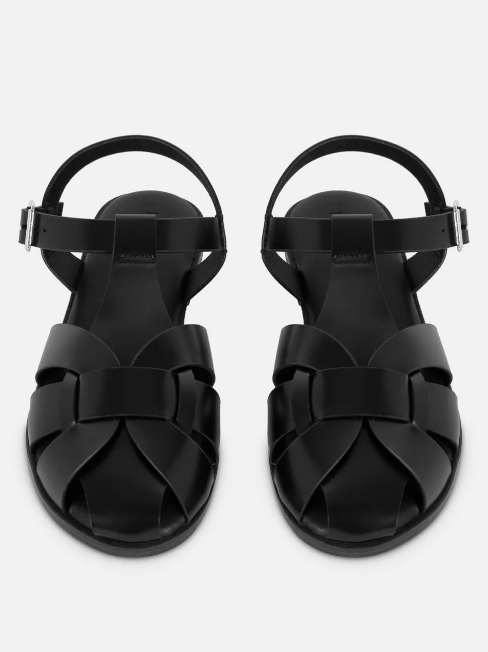 Sandały w rybackim stylu ze skrzyżowanymi paskami