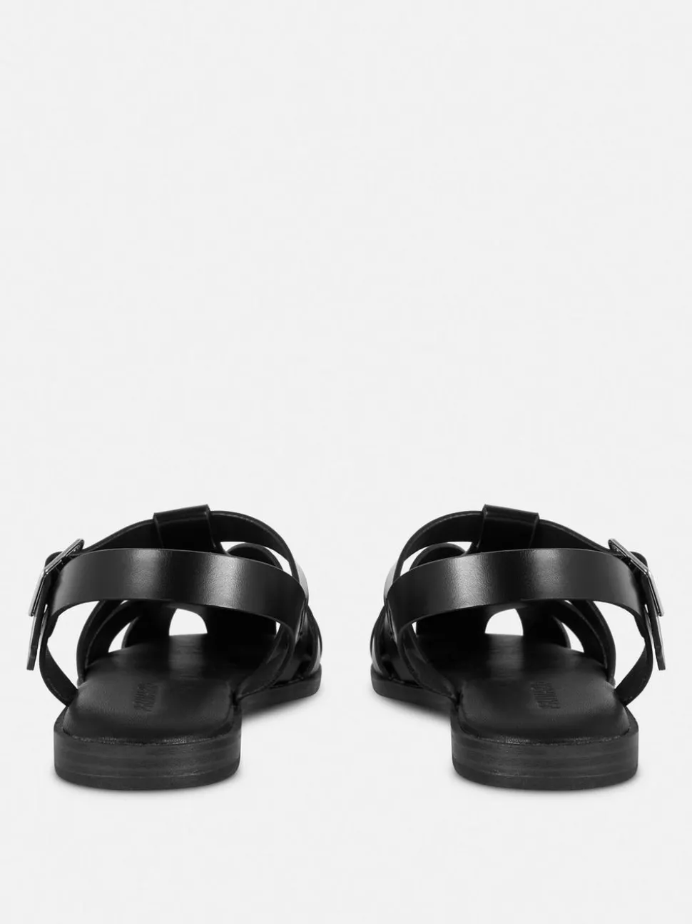 Sandały w rybackim stylu ze skrzyżowanymi paskami