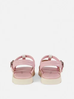 Sandały z odkrytymi palcami i motywem motyla