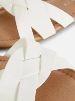 Sandały z paskami na krzyż