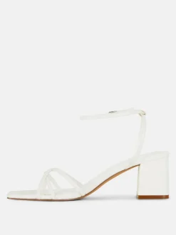 Sandały z paskami na krzyż na klockowym obcasie