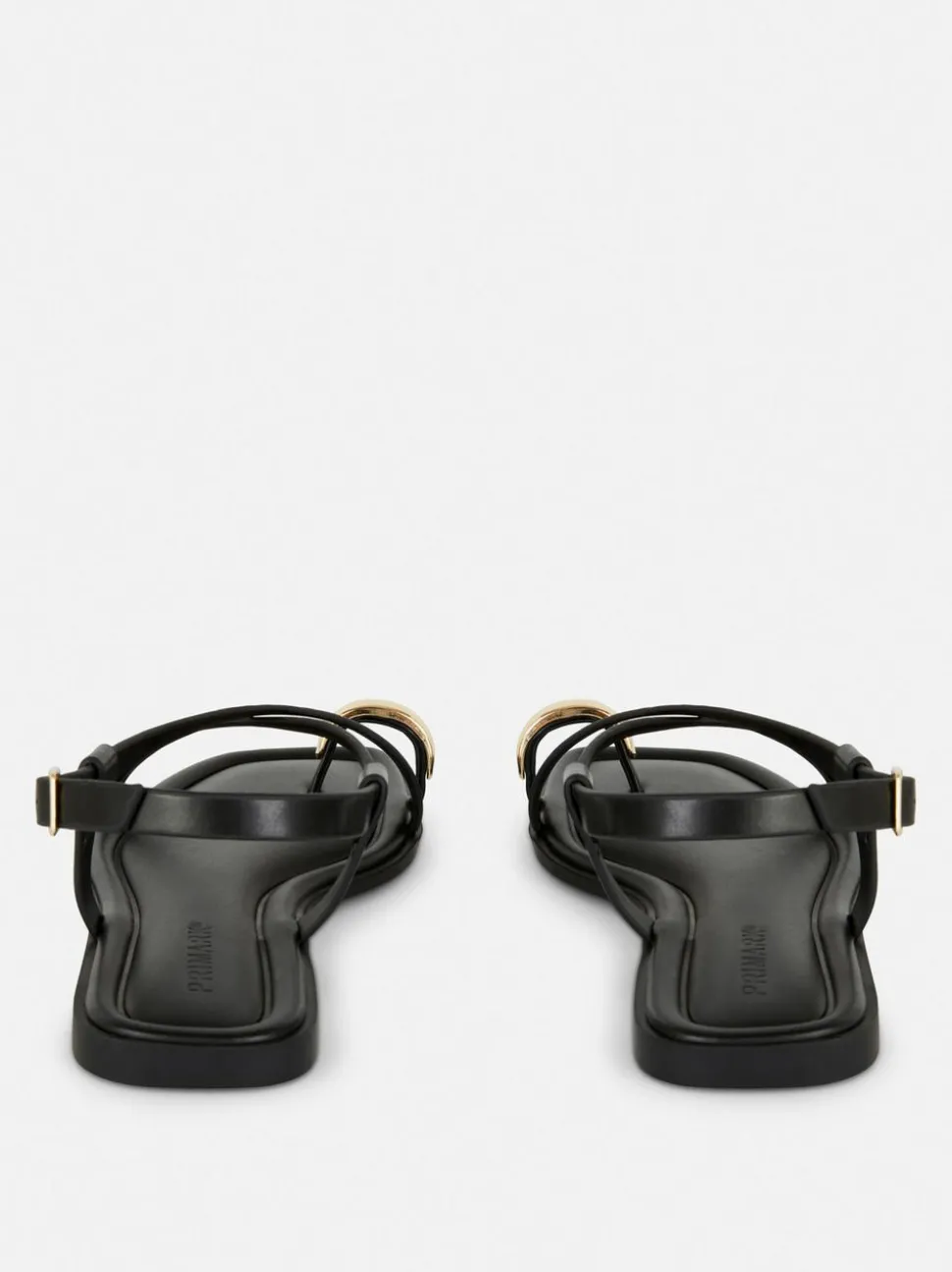 Sandały z paskiem i pętelką na palec