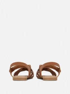 Sandały z plecionymi paskami na krzyż