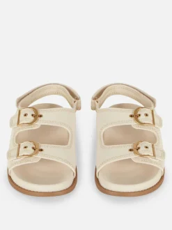 Sandały z podwójnym paskiem Paula Echevarría