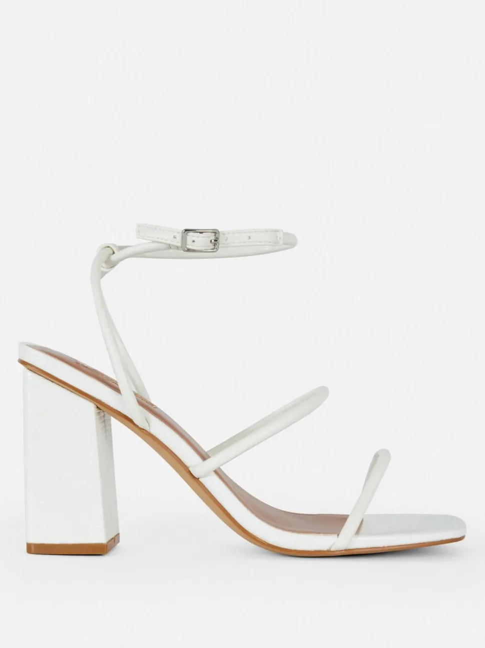 Sandały z trzema paskami na słupku