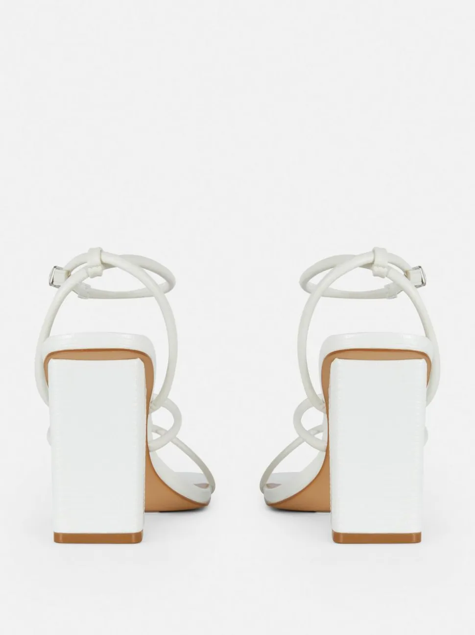 Sandały z trzema paskami na słupku