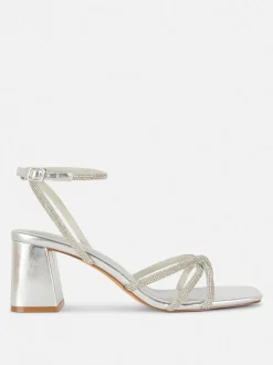 Sandały ze zdobionym paskiem na klockowym obcasie