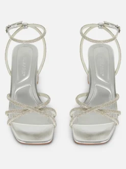 Sandały ze zdobionym paskiem na klockowym obcasie