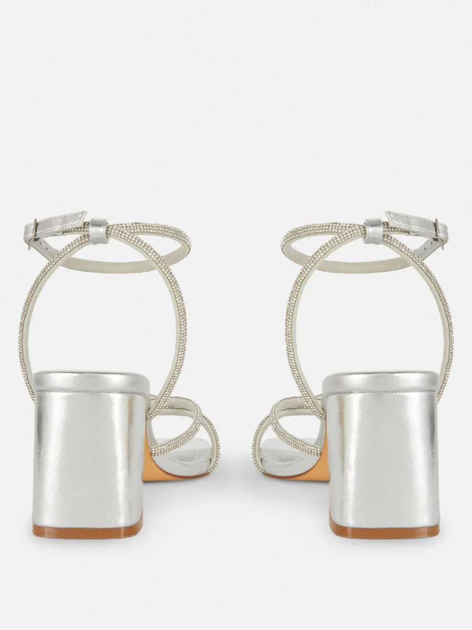 Sandały ze zdobionym paskiem na klockowym obcasie